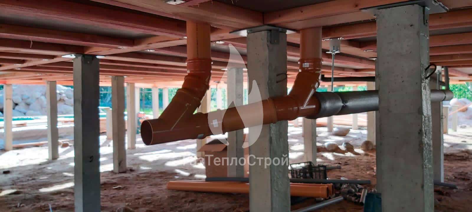 Изображение труб подведенных к дому
