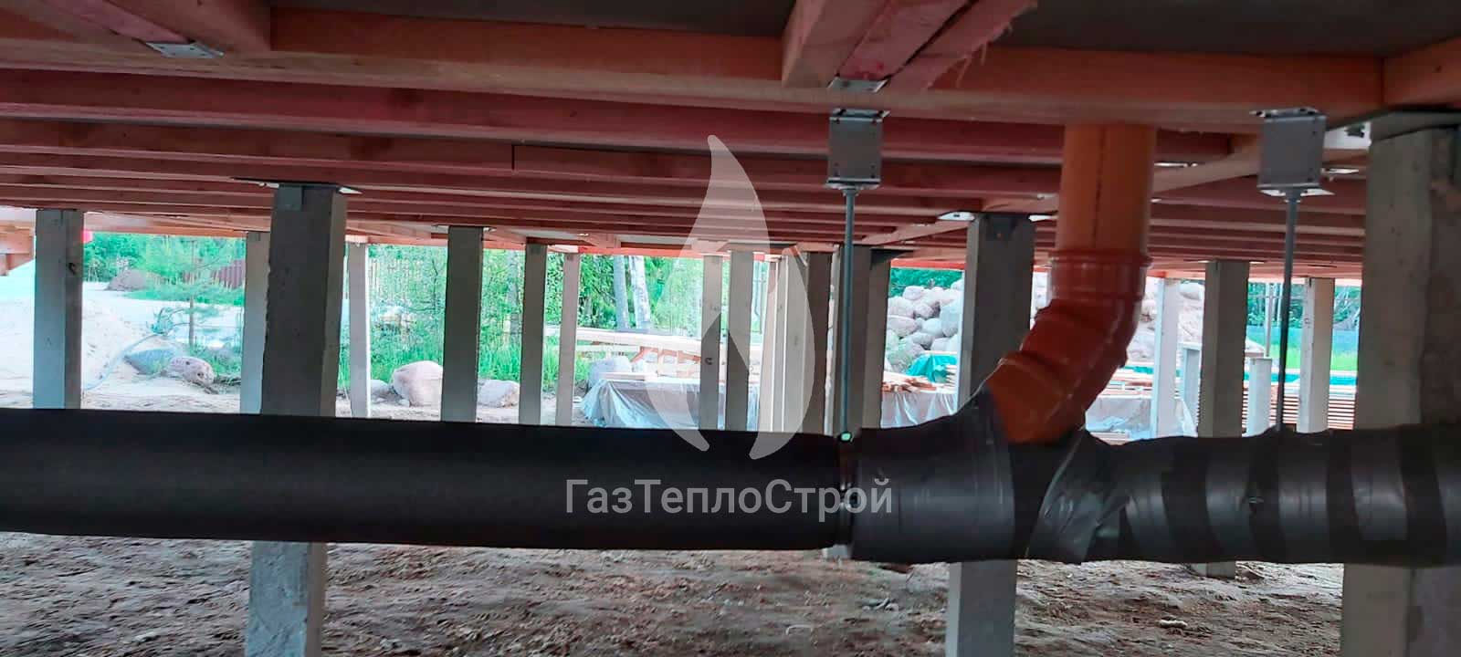 Изображение труб подведенных к дому