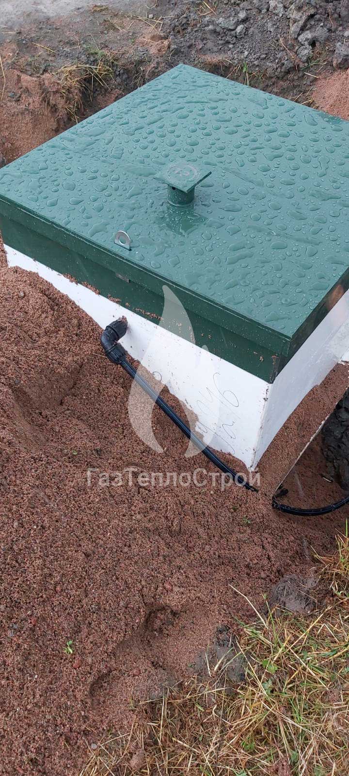 Фото вмонтированного септика